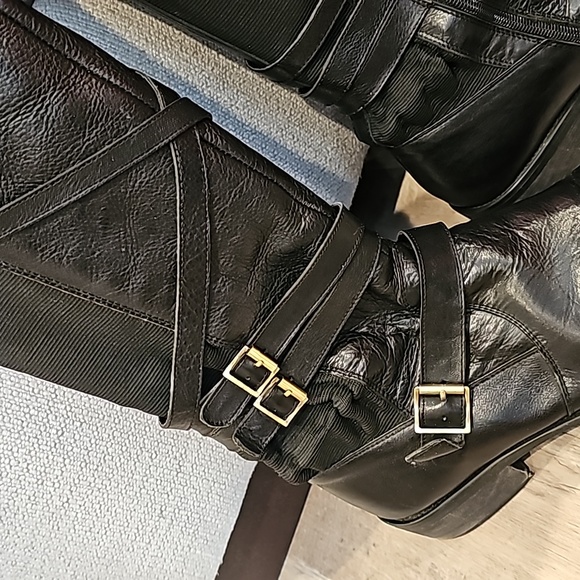 Boot - Picture 2 of 6